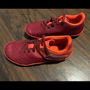 Ground soccer cleats burgundy/orange - kids
Size 12.5